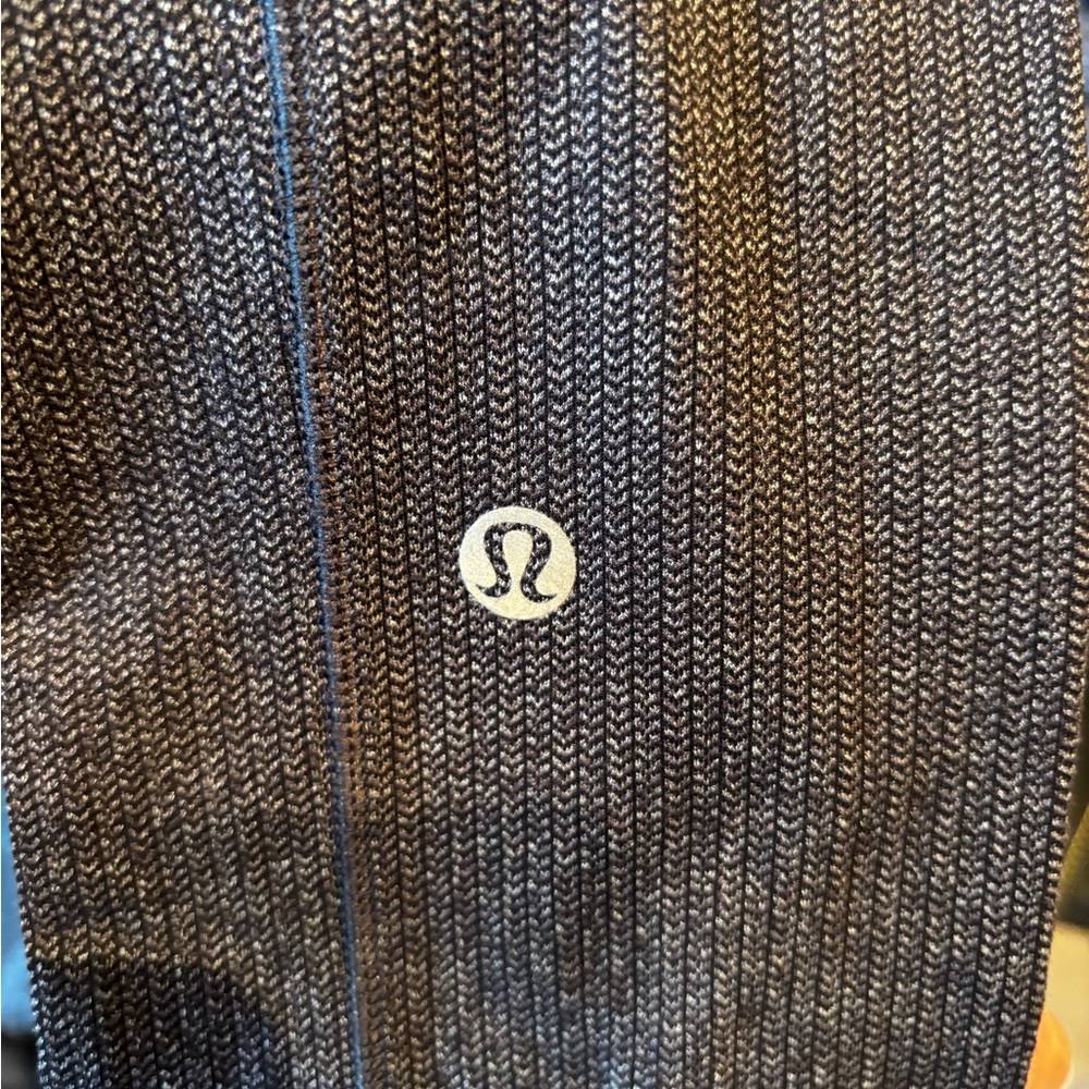 Lululemon full length leggings size 2 textured